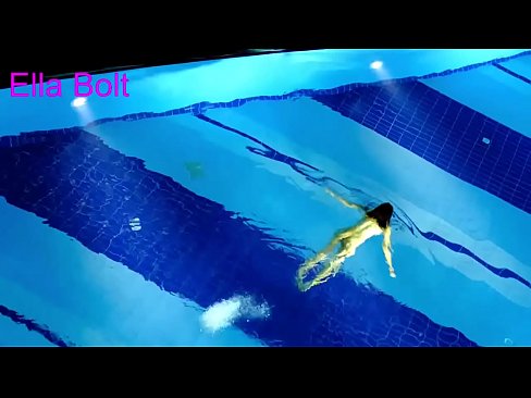 ❤️ No puc parar de mirar-la, jove rossa presa nedant nua a la piscina del complex ELLA BOLT ❤️❌  Sexe al porno ca.bladesoul.top ❌